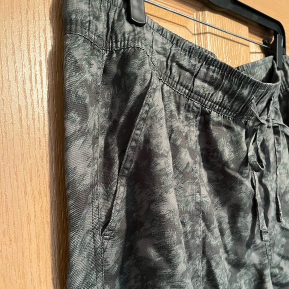 Orvis Women's Midweight Relaxed Fit Jogger - Picture 7 of 13